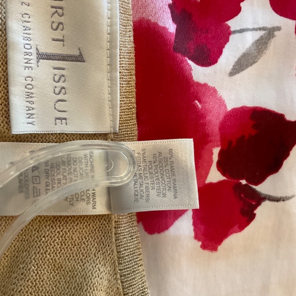 Women’s XL gold shimmery top - Picture 7 of 8